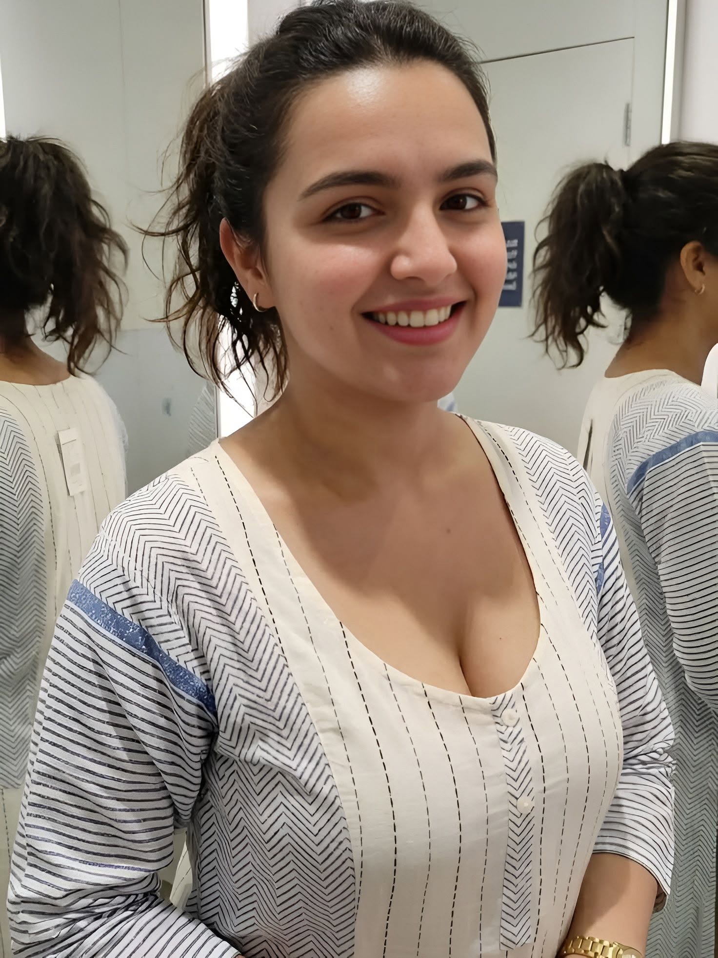 Elegant Call Girl in Kolkata – Private, Friendly & Discreet Companionship